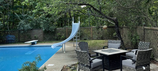 Charming, centennial 5 bedroom country home with pool and hot tub! in Rawdon