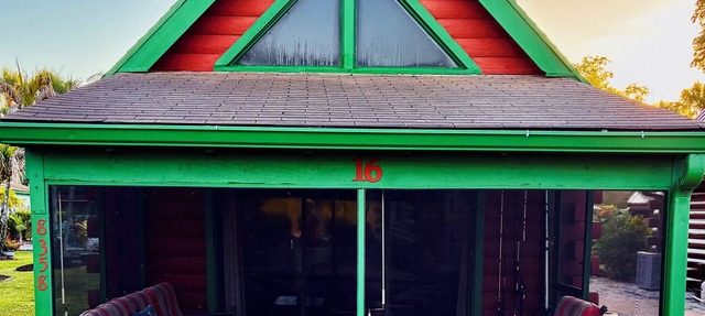Charming Gingerbread Cabin on Lake Okeechobee in Okeechobee