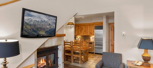 Charming Mountain Village Lodge 2-bedroom, Heated Pool, Ski In/Out! in Telluride
