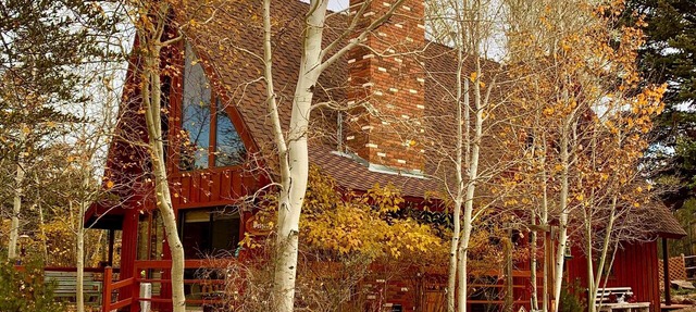 Charming Petersen Cottage Rustic Luxury in Pine Valley