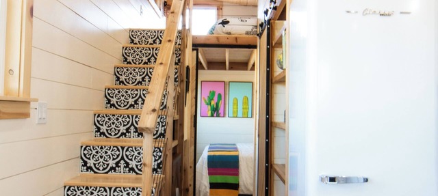 Charming Phoenix Tiny Home-4 Beds, Full Kitchen, Wifi, AC, Grill, Pool & Hot Tub in Phoenix
