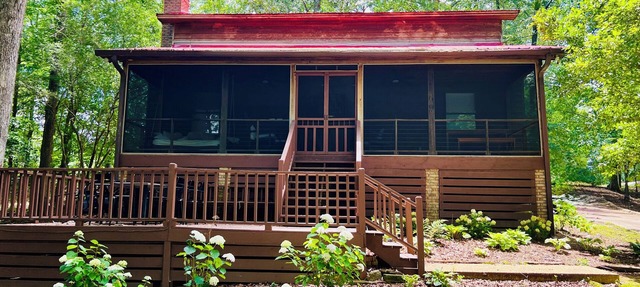 Charming River Cabin Retreat, Sleeps 14, near fishing and hunting + boat parking in Parrish
