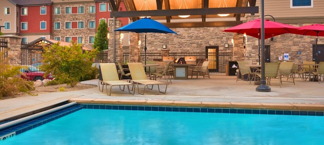 Charming Studio Suite Near Jordan Landing! Heated Pool & Hot Tub. Free Breakfast Buffet. in Midvale
