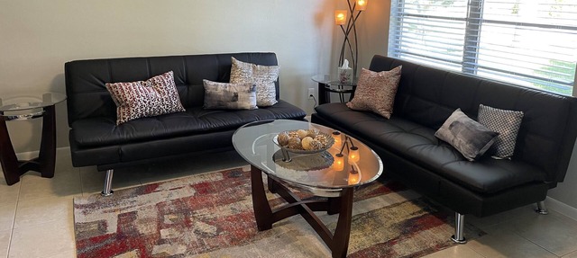 CHARMING, UPDATED, PROFESSIONALLY DECORATED RETREAT CLOSE TO BEACH, SLEEPS 6 in Naples