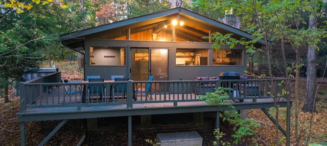Chicory Cliffs | Hocking Hills, Views, Hot Tub in Rockbridge