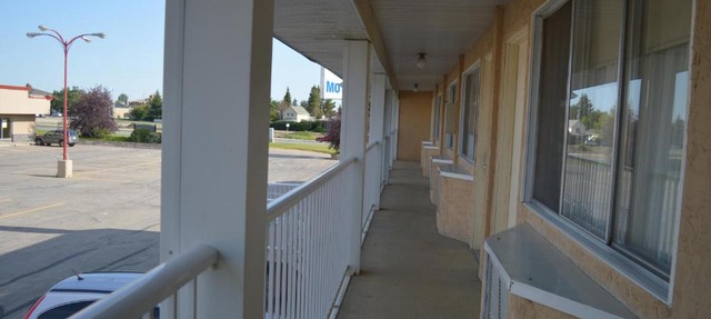 Circle 5 Motel in Olds
