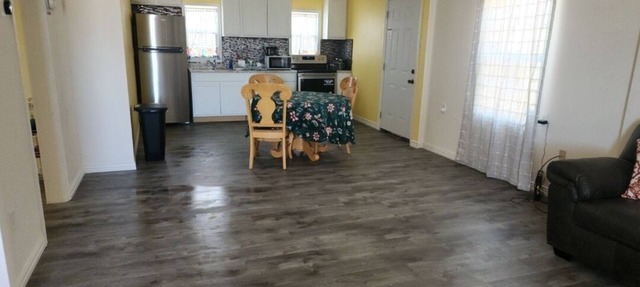 Comfortable 2BR Home Wi-Fi Washer & Dryer Pet Friendly in Plainview