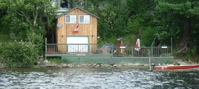 Comfortable Cabin Getaway near Algonquin Provincial Park in Ontario, Canada in Algonquin Highlands