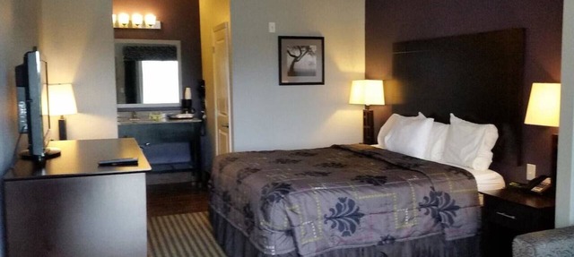 Comfortable Studio Perfect for Pet Lovers Visiting Beeville Attractions in Beeville