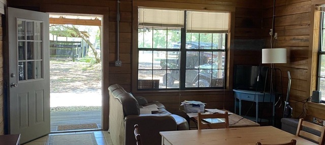 Cottage on Private farm. Close to horse shows and scuba diving in Williston