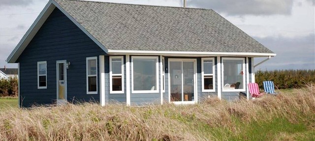 Cozy Cabin next to the Beach on Prince Edward Island, Canada in Ebbsfleet