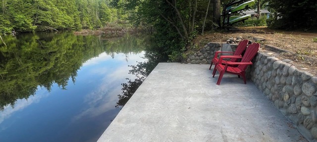 Cozy River Side Cabin in Bracebridge