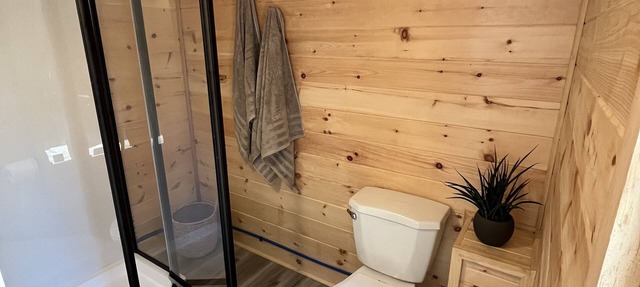 Cozy tiny home, immersed in the forest, overlooking the pond! in Caledon
