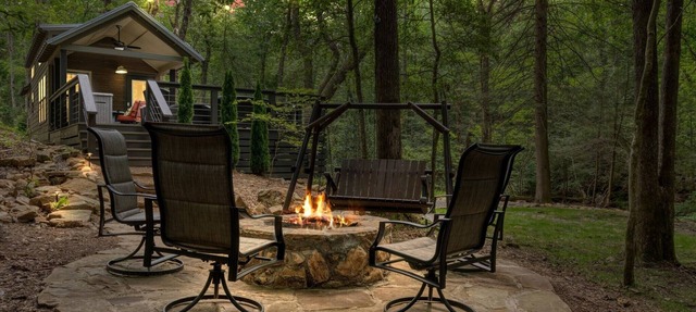 Creekside Tiny house in fantastic Monteagle! Quick hike to waterfall! in Monteagle