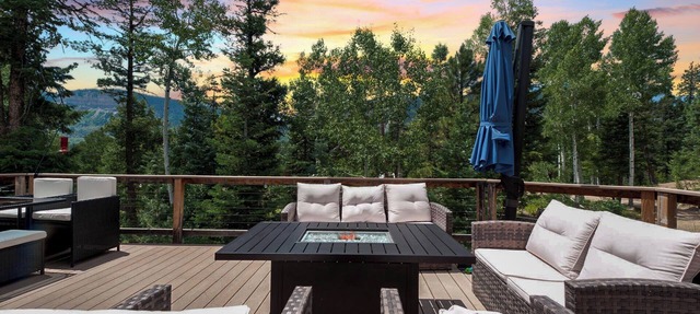 Custom Home with Large Deck on 1 Acre - Amazing Views - 3 miles to Purg in Durango