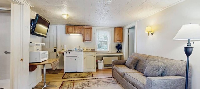 Cute Riverfront Cabin in Great Location w/Shared Pool, Kitchenette, & Free WiFi in Lincoln
