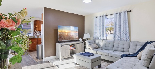Dash: 4 Bdrms, 2.5 BA in Des Plaines