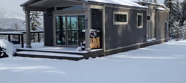 Deer Friends Cabin Escape in Gallatin Gateway