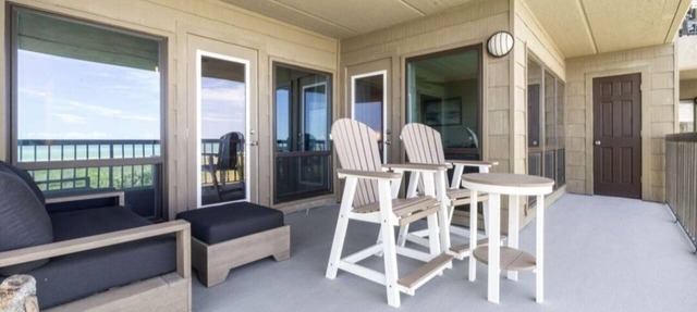 Direct Oceanfront Seaside Retreat Close to Vilano. St Augustine, Amazing Views in St. Augustine