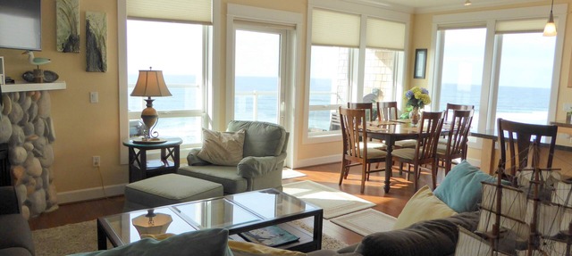 Discounts/Luxury Condo/Upper Floor Oceanfront/Balcony Hot Tub! in Lincoln City