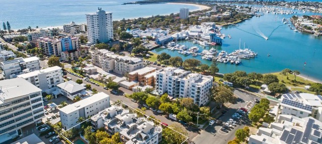 Dockside Apartments Mooloolaba-Pool open in Mooloolaba