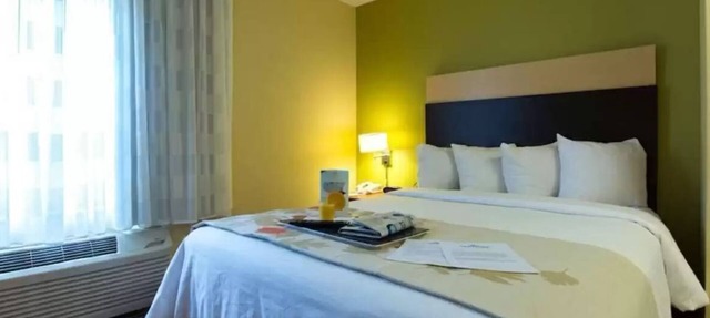 Dulles Suites in Sterling