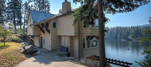 Dynamite View that will have you feeling like you are sitting in the osprey nest in Post Falls