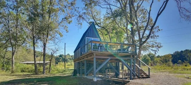 Eagle’s Nest Couples Escape w/Hot Tub & Firepit in Cherokee