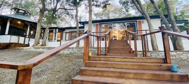 Equestrian Lakefront Cottage in Eustis