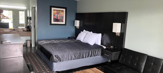 Executive Inn in Pelham