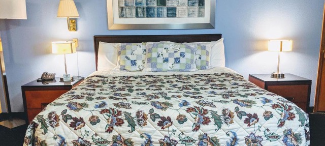 Executive Inn in Thomson