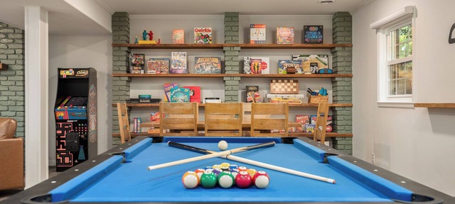 Experience an elevated group getaway in this renovated 3,100 sqft, 5-bdrm 3 bth. Perfect for families, it features a massive 900 sqft game room with a pool ping pong table, wet bar, & much more. Enjoy a luxurious stay with hotel-style amenities. in Raleigh