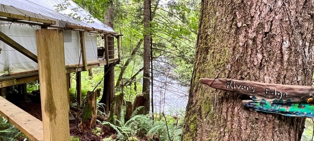 Experience Glamping on a budget! Self contained, quiet, romantic, swim, fish, in Maple Ridge