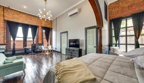 Explore Downtown Marshall: Historic Studio Getaway in Marshall