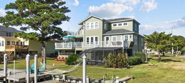 Garber Harbor in Colington Harbor Waterfront Canal Hot Tub Jimmy Buffett Bar in Kill Devil Hills