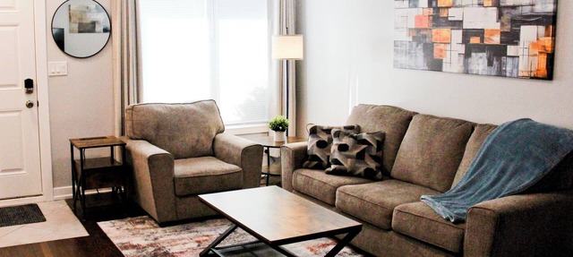 Grade A Working Class Safe Neighborhood 3BR up to 6 guests. Updated & Best Price in Burbank