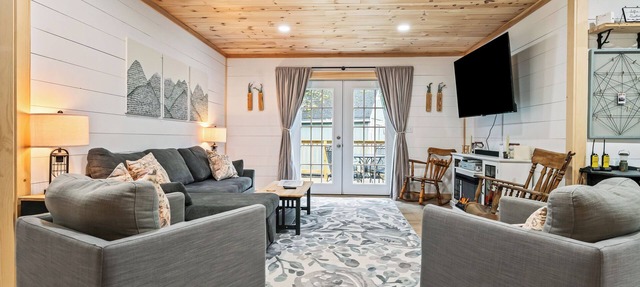 Hall Hideaway | Shared Waterfront Access in Rangeley