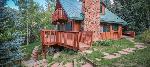 Heidi's Hideaway, Sleeps 8, Great Location, Sledding, Fire Pit in Vail
