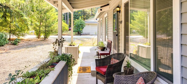 Inviting North Bend Home: 21 Miles to Ski Slopes! in North Bend