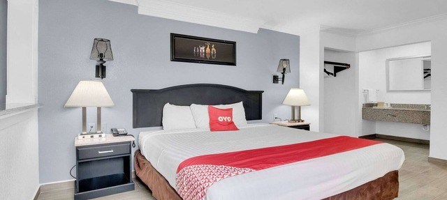 King Bed | Smoking | AC in Three Rivers TX