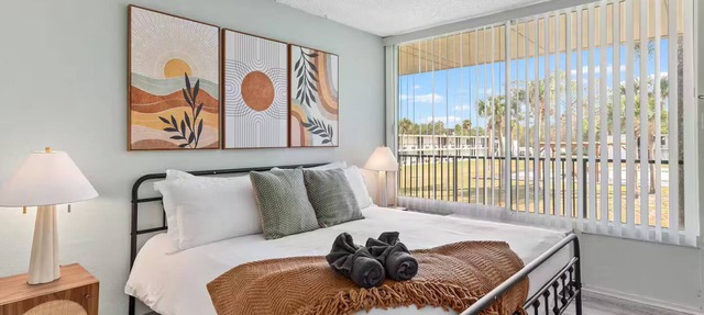 King Studio Getaway, 5 Minutes to DT and Jax U in Jacksonville