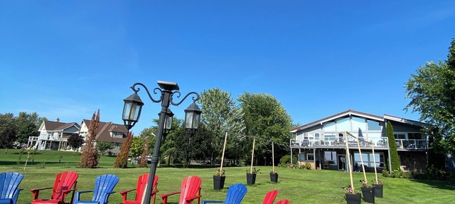LakeHuron waterfront cottage/Hot tub/Max 2 pets& private sand beach/20 people. in Goderich