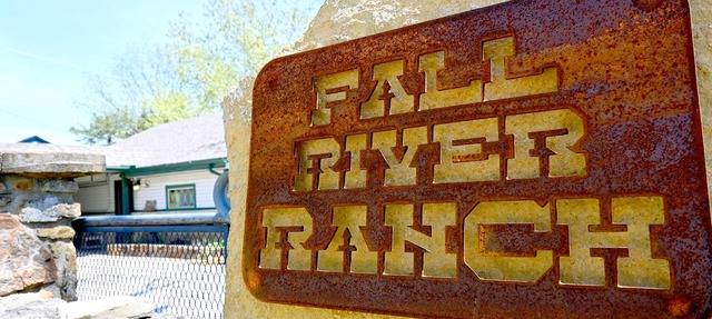 Lakeside Ranch-Themed Loft Cabin w/Full Entertainment Patio! in Fall River