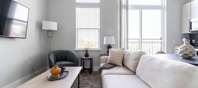 Landing | Chic Studio, Pool, Gym in Durham
