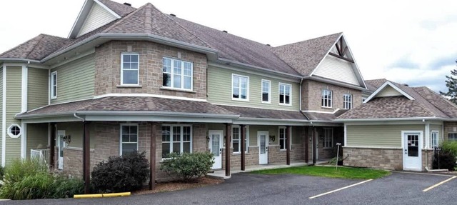 Le Champlain 101 Duplex avec Piscine by Alchalet in Bromont