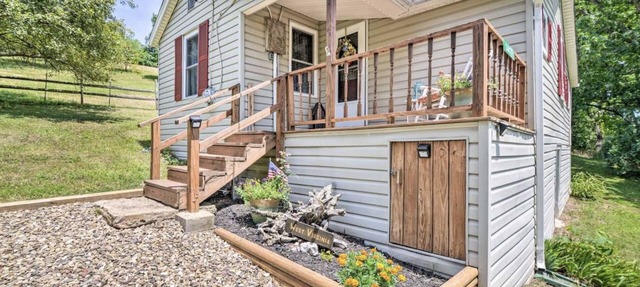 Less than 2 miles from Smoke Hole Pet Friendly in Upper Tract