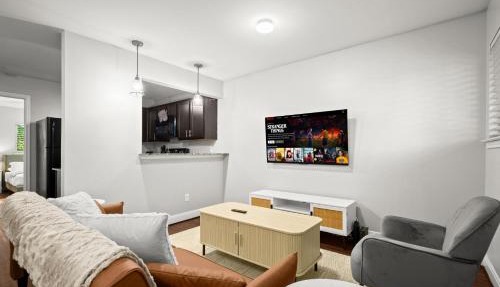 Lux 1BR Apt in North Loop Near UT Free Parking in Austin