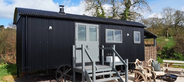 Luxurious Shepherds Huts, Outdoor Baths, Sea Views in Devon