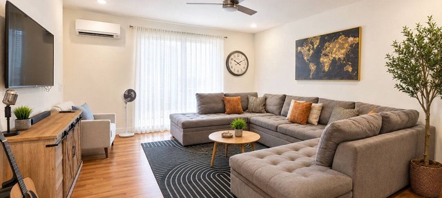 Luxury 3BR/4BA townhome with 2 Car Garage in Nashville and close to the Airport. in Nashville