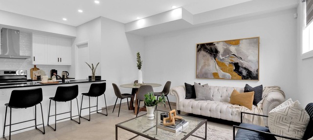 Luxury Unit Windsor (4-plex) 5 minutes to Ambassador Bridge in Windsor